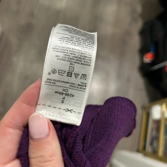 Banana Republic 100% Merino wool purple sweater - Picture 4 of 4
